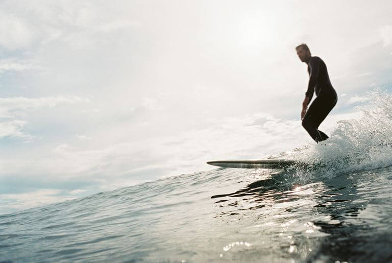 En savoir plus sur Surfen in Montalivet : Finden Sie die nötige Ausrüstung und den idealen Surfspot in der Gironde