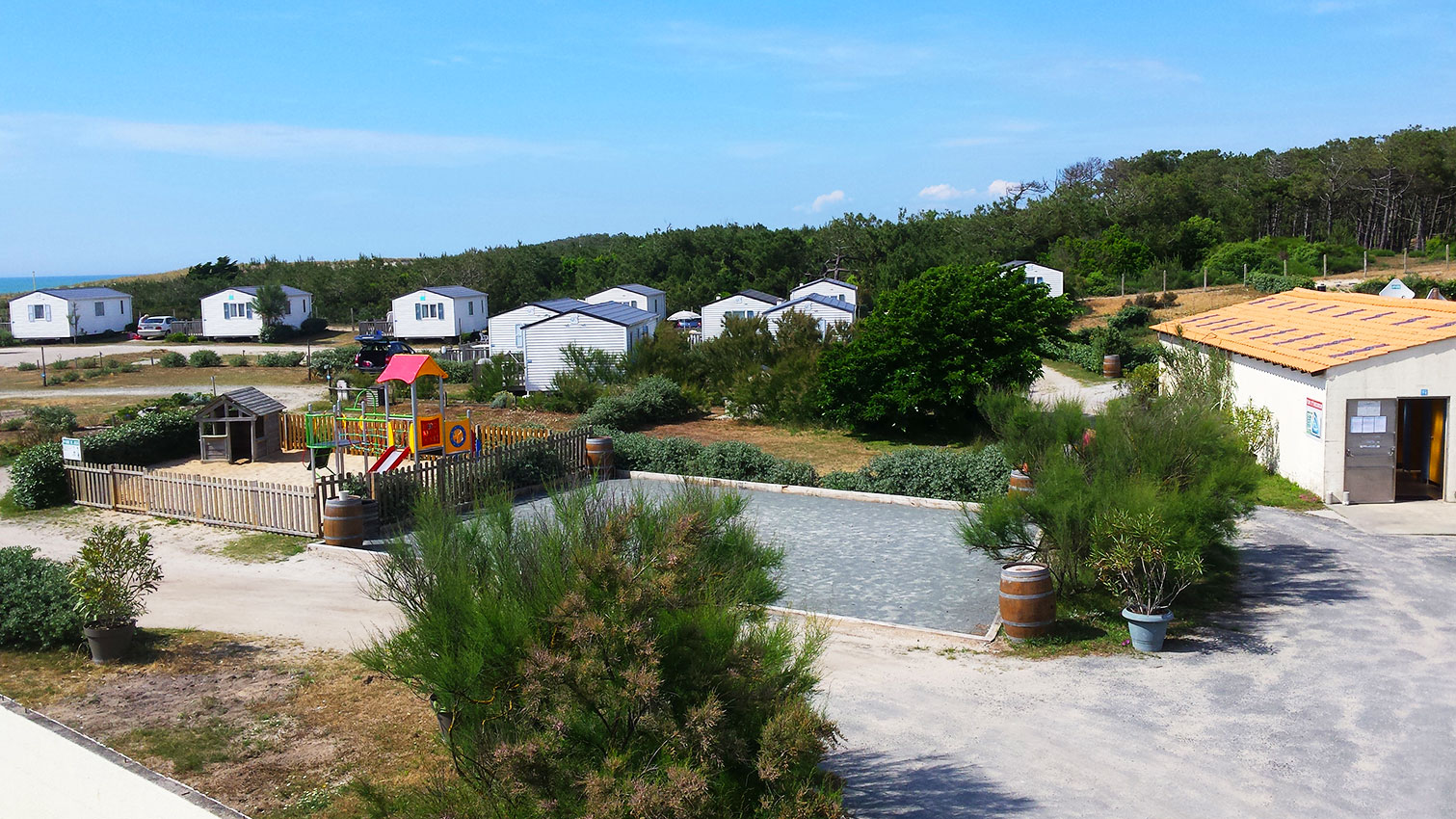 Boulodrome et Aire de jeux au camping Montalivet